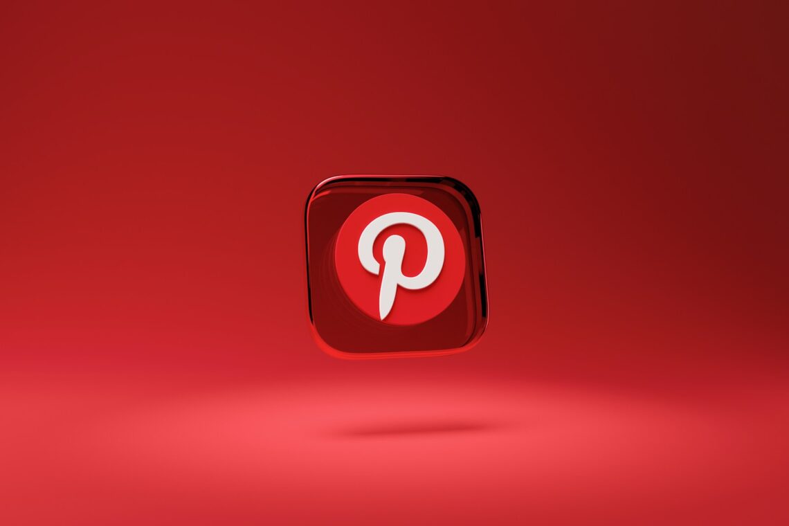 a red square button with a pin on it